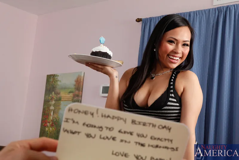 Naughty America 'and Jordan Ash in Housewife 1 on 1' Ролях Gia Grace (Фото 2)