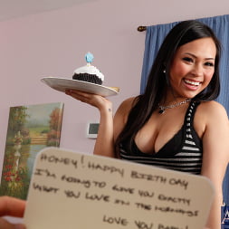Gia Grace en 'Naughty America' Gia grace y jordan ash en ama de casa 1 en 1 (Miniatura 2)