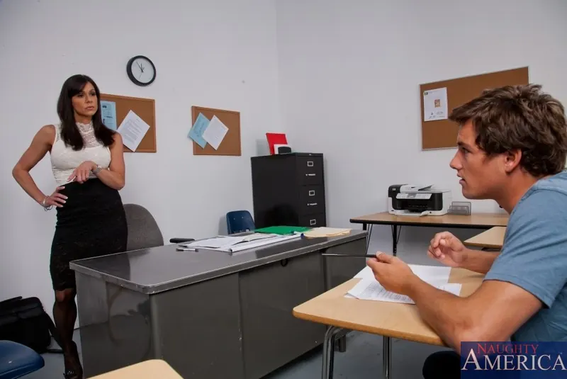 Naughty America 'and Tyler Nixon in My First Sex Teacher' अभिनीत Kendra Lust (फोटो 1)