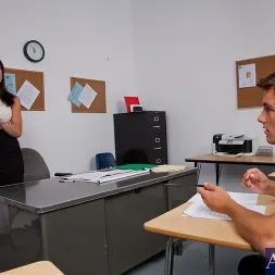 Kendra Lust 在 'Naughty America' and Tyler Nixon in My First Sex Teacher (縮略圖 1)