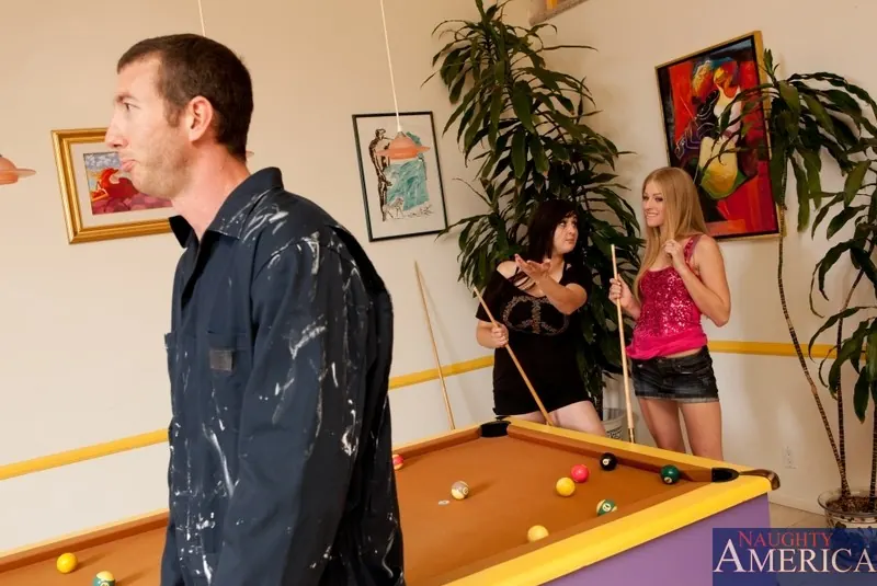 Naughty America 'and Jordan Ash in My Friend's Hot Girl' Darsteller Avril Hall (Foto 1)