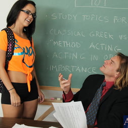Dillion Harper en 'Naughty America' Dillion harper y evan stone en traviesos lombrices (Miniatura 1)