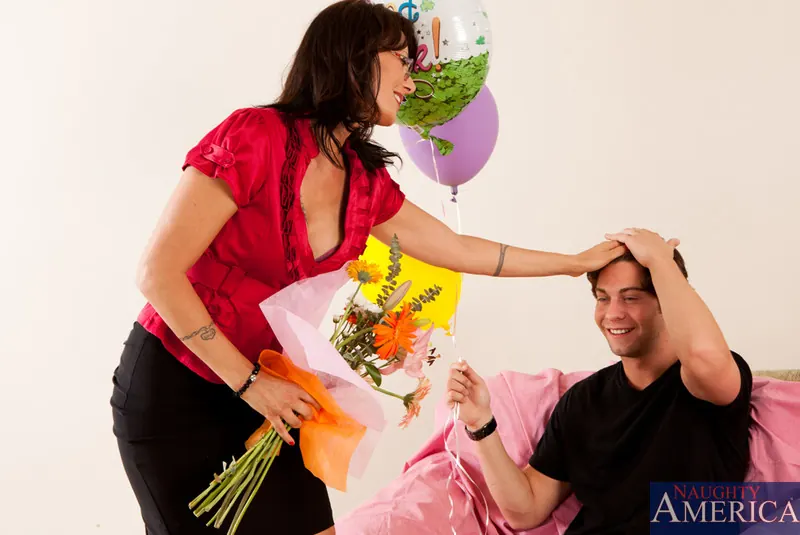 Zoey Holloway In 'and Seth Gamble in My First Sex Teacher' from 'Naughty America' (Foto 12) Naughty America 'and Seth Gamble in My First Sex Teacher' Darsteller Zoey Holloway (Foto 12)