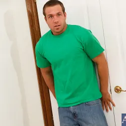 Janet Mason In 'Naughty America' and Chad White in Seduced by a cougar (Ein 1)