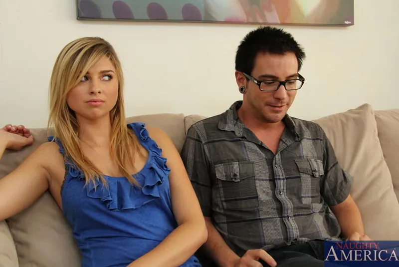 Naughty America 'and Dane Cross in My Sisters Hot Friend' Darsteller Molly Bennett (Foto 1)