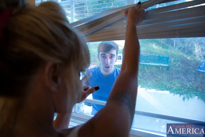 Naughty America 'and Logan Pierce in My Friends Hot Mom' Ролях Houston (Фото 4)