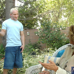 Lisa Lipps en 'Naughty America' Lisa lipps y brett rockman en mis amigos mamá caliente (Miniatura 4)