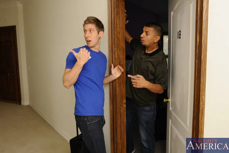 Erica Lauren In 'and Danny Wylde in Seduced by a cougar' from 'Naughty America' (Foto 1) Naughty America 'and Danny Wylde in Seduced by a cougar' Darsteller Erica Lauren (Foto 1)