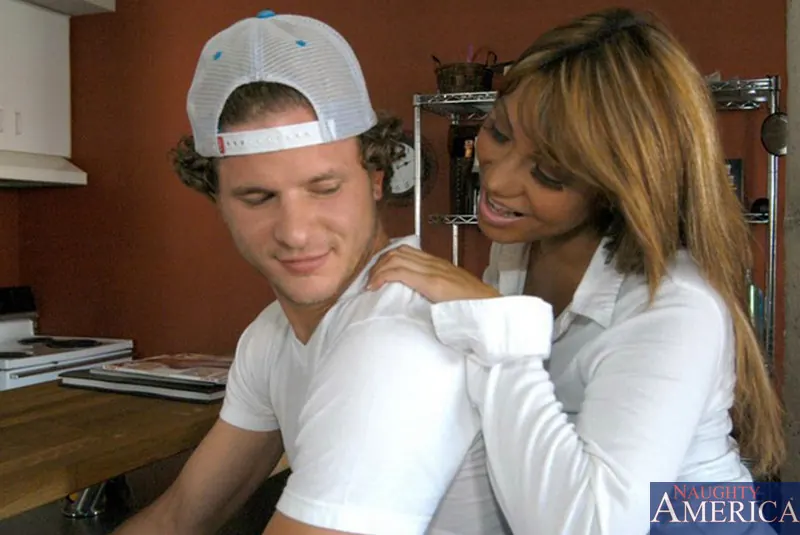 Naughty America 'and Scott Nails in My Friends Hot Mom' अभिनीत Ava Devine (फोटो 4)