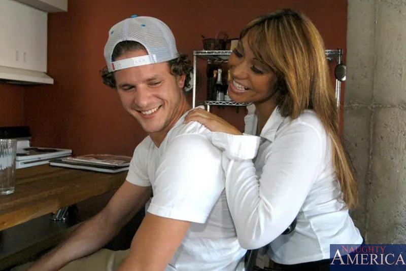Naughty America 'and Scott Nails in My Friends Hot Mom' Darsteller Ava Devine (Foto 12)