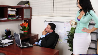 Jayden Jaymes en 'Jayden jaymes y anthony rosano en la oficina traviesa'