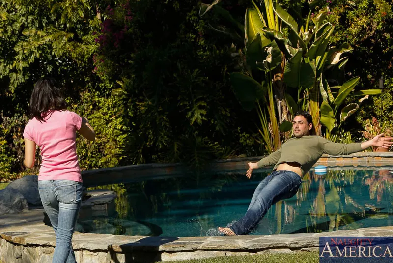 Daisy Summers に 'and Ryan Driller in My Sisters Hot Friend' from 'Naughty America' (写真 3) Naughty America 'and Ryan Driller in My Sisters Hot Friend' 主演 Daisy Summers (写真 3)