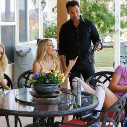 Aaliyah Love en 'Naughty America' Allie haze, amanda tate, aaliyah amor y steven st. croix en tengo una esposa (Miniatura 1)
