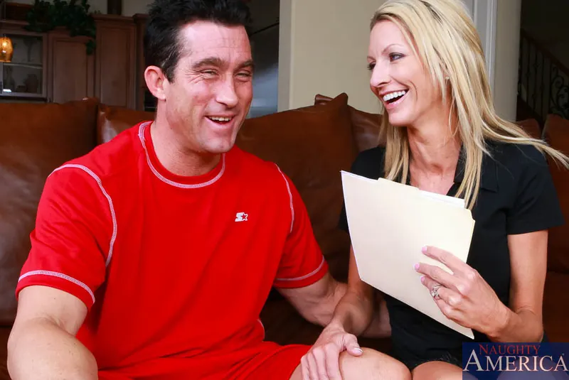 Naughty America 'and Billy Glide in My First Sex Teacher' 主演 Emma Starr (照片 3)