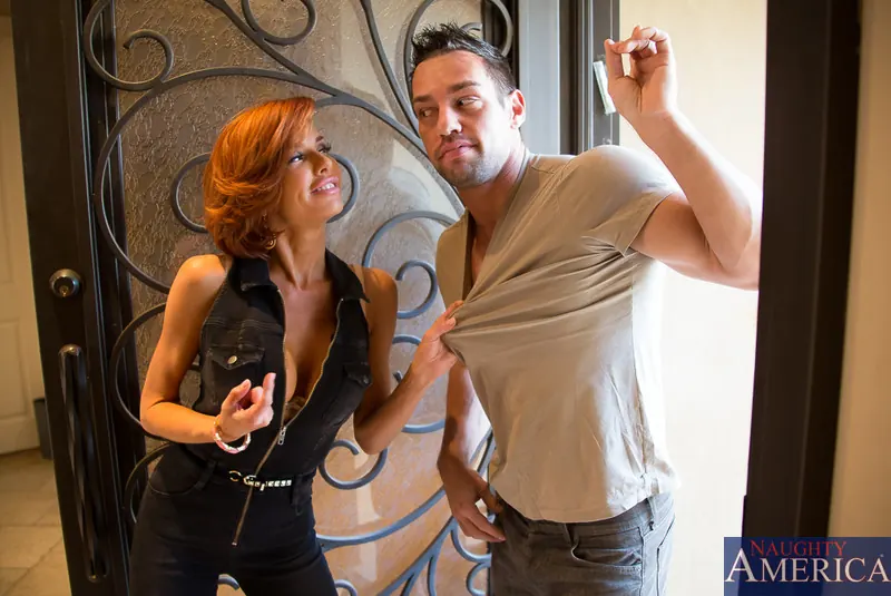 Naughty America 'in Seduced by a cougar' Avec Veronica Avluv (Photo 1)