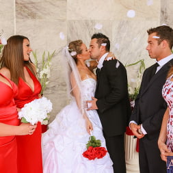 Julia Ann en 'Naughty America' Julia ann y nicole aniston en bodas traviesas (Miniatura 1)