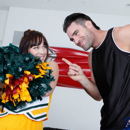 Lindy Lane en 'Naughty America' y Charles Dera en atletismo travieso (Miniatura 1)