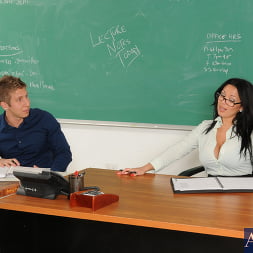 Sienna West en 'Naughty America' y Danny Wylde en mi primera profesora de sexo (Miniatura 1)