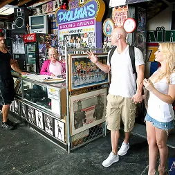 Madison Ivy 在 'Naughty America' and Ramon Nomar in Naughty Athletics (縮略圖 1)