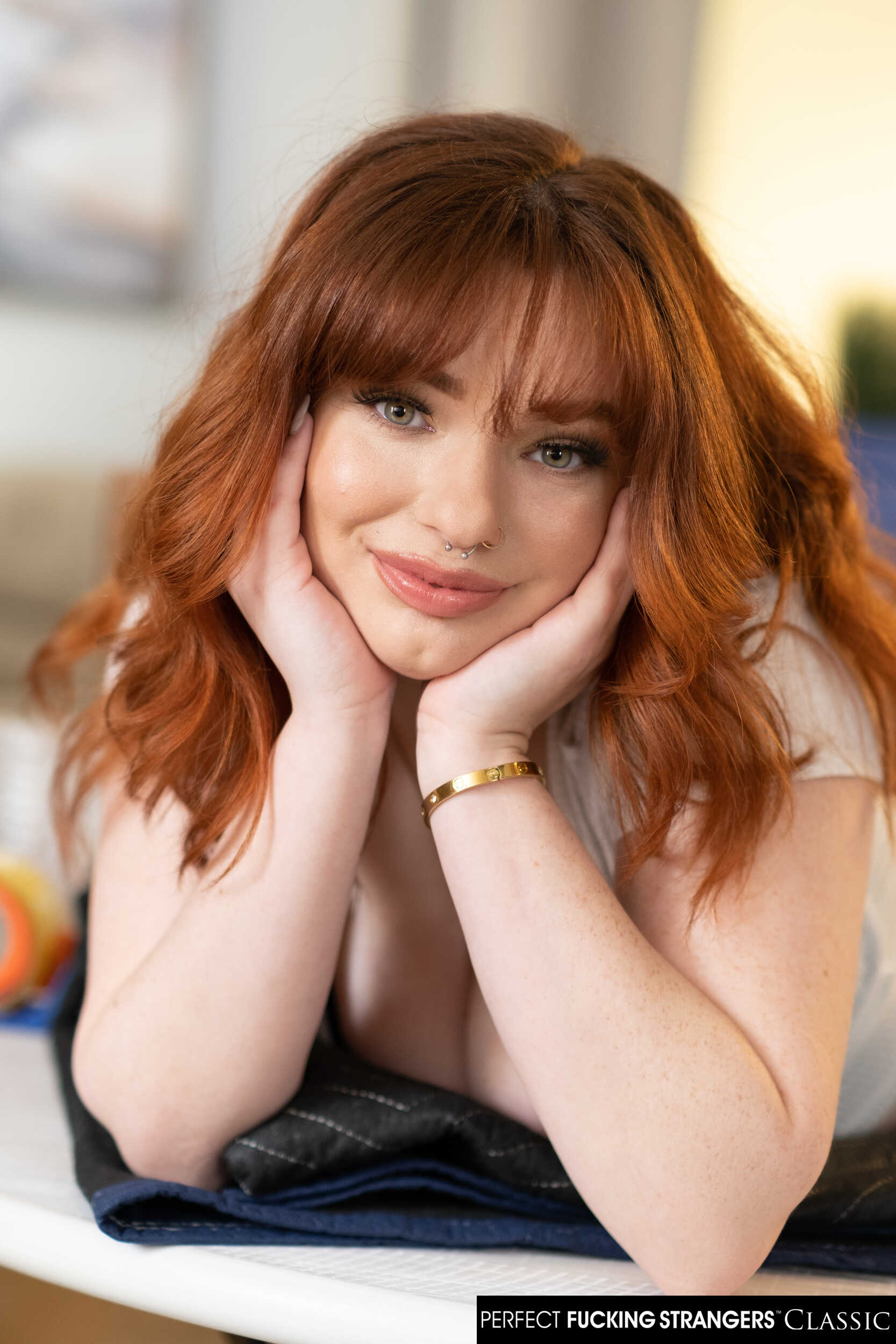 Annabel Redd en 'Naughty America' Sexy red head annabel redd hace que sus grandes tetas naturales reboten (Miniatura 58)