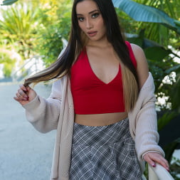 Aria Lee en 'Naughty America' La latina natural aria lee es follada por el hermano de su amiga en su dormitorio (Miniatura 209)