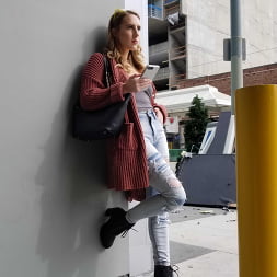 Cadence Lux en 'Naughty America' La puta cadencia lux se ayuda a sí misma a alguna polla extraña negro grande (Miniatura 190)