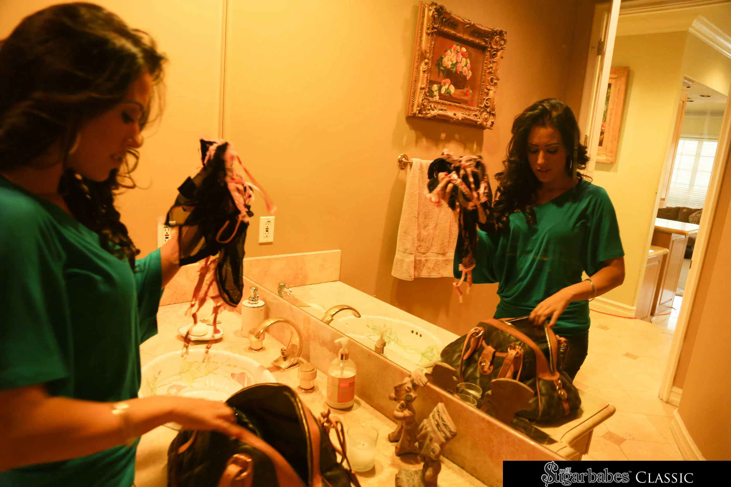 Capri Cavanni Dans 'Milf Sugar Babes' from 'Naughty America' (Photo 33) Naughty America 'Milf Sugar Babes' Avec Capri Cavanni (Photo 33)