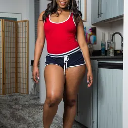 Chanell Heart Dans gets seduced by her sleazy step dad (Photo 18) Chanell Heart Dans 'Naughty America' gets seduced by her sleazy step dad (Vignette 18)