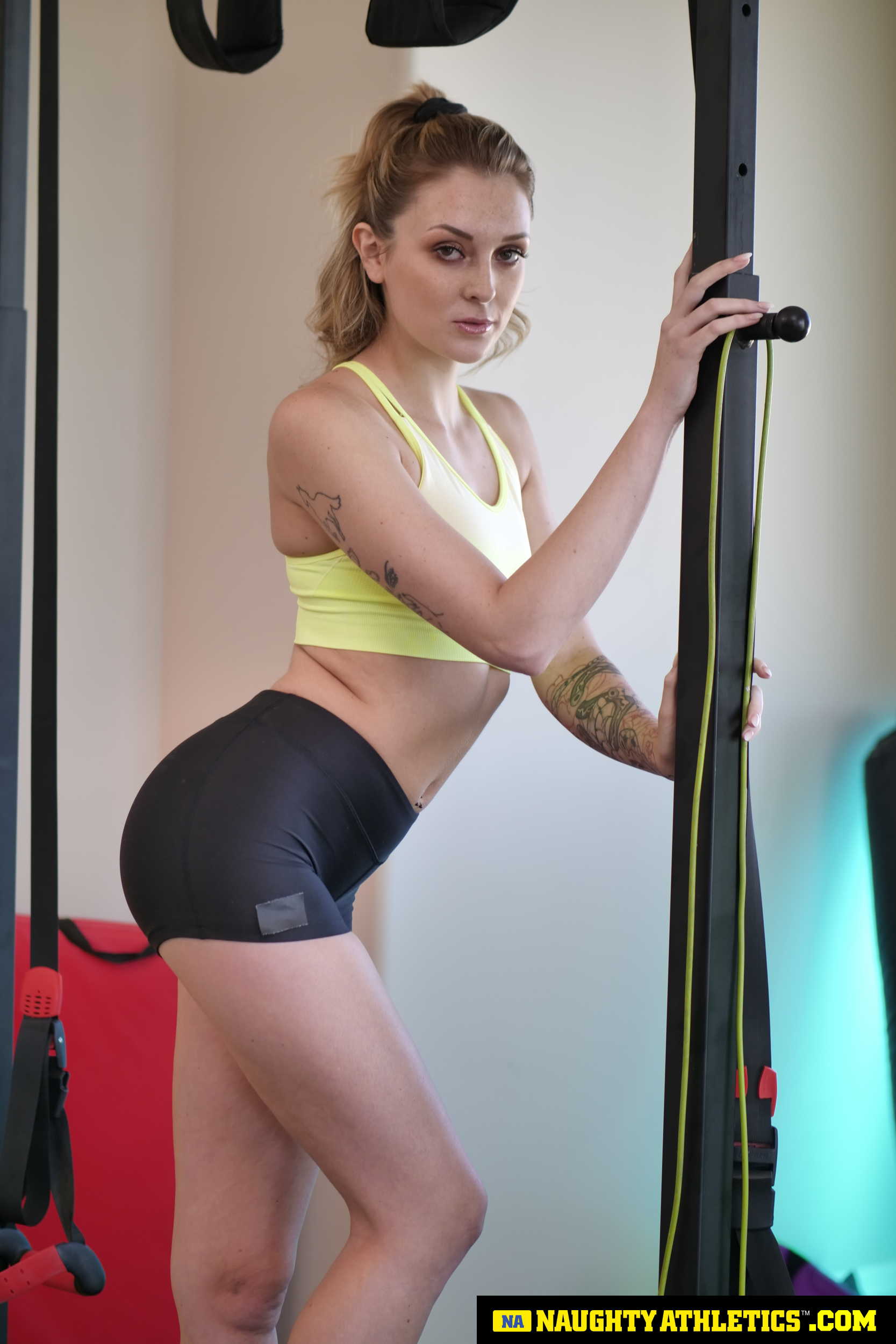 Charlotte Sins en 'Naughty America' Charlotte pecados consigue su entrenamiento en una !! (Miniatura 143)