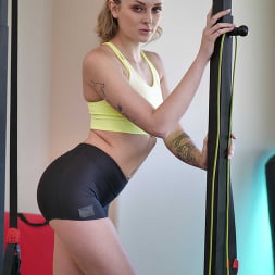 Charlotte Sins en 'Naughty America' Charlotte pecados consigue su entrenamiento en una !! (Miniatura 143)