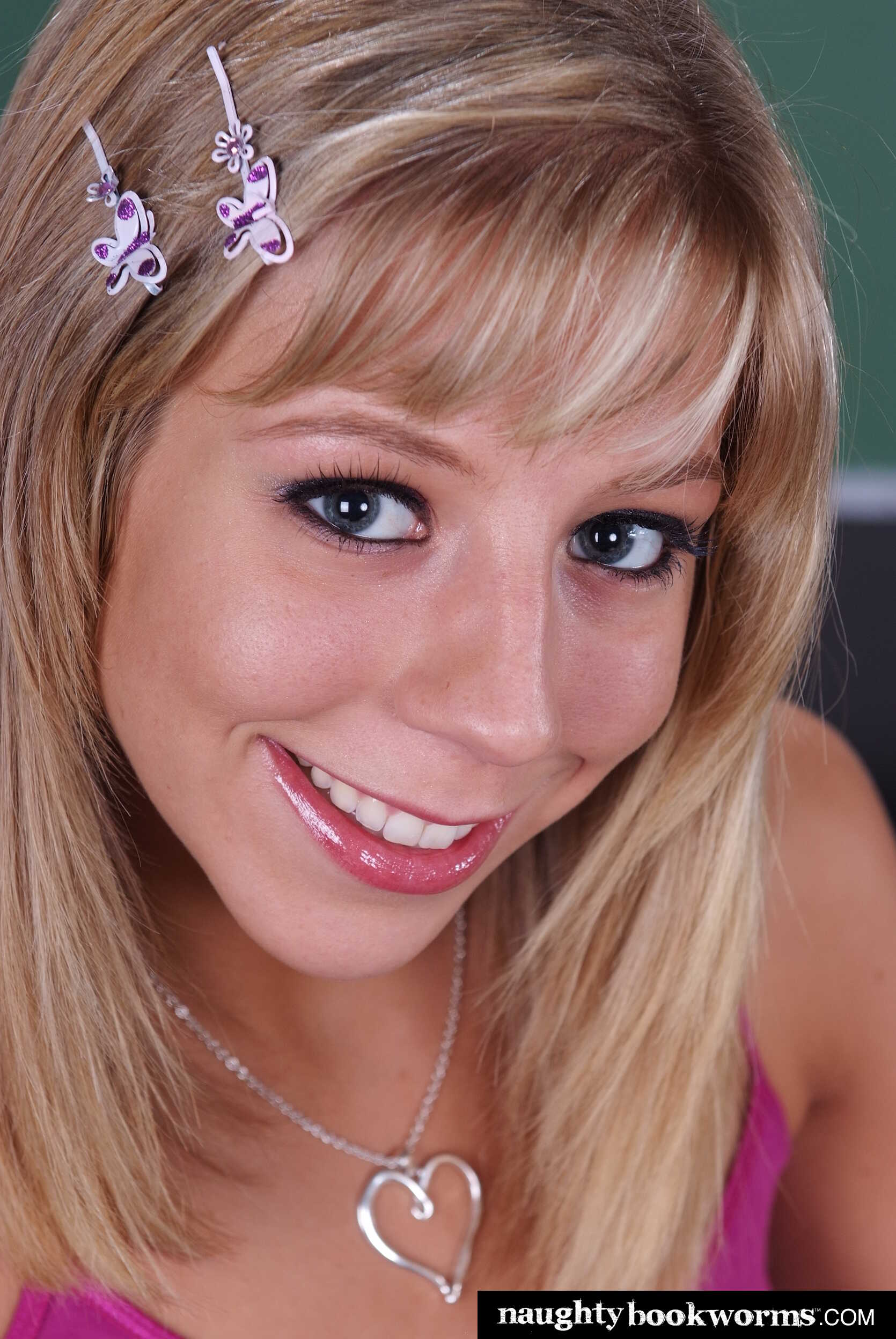 Chastity Lynn en 'Naughty America' Linda chica universitaria chastity lynn consigue que su coño mojado sea bombeado en clase por su gran profesor de pollas (Miniatura 112)