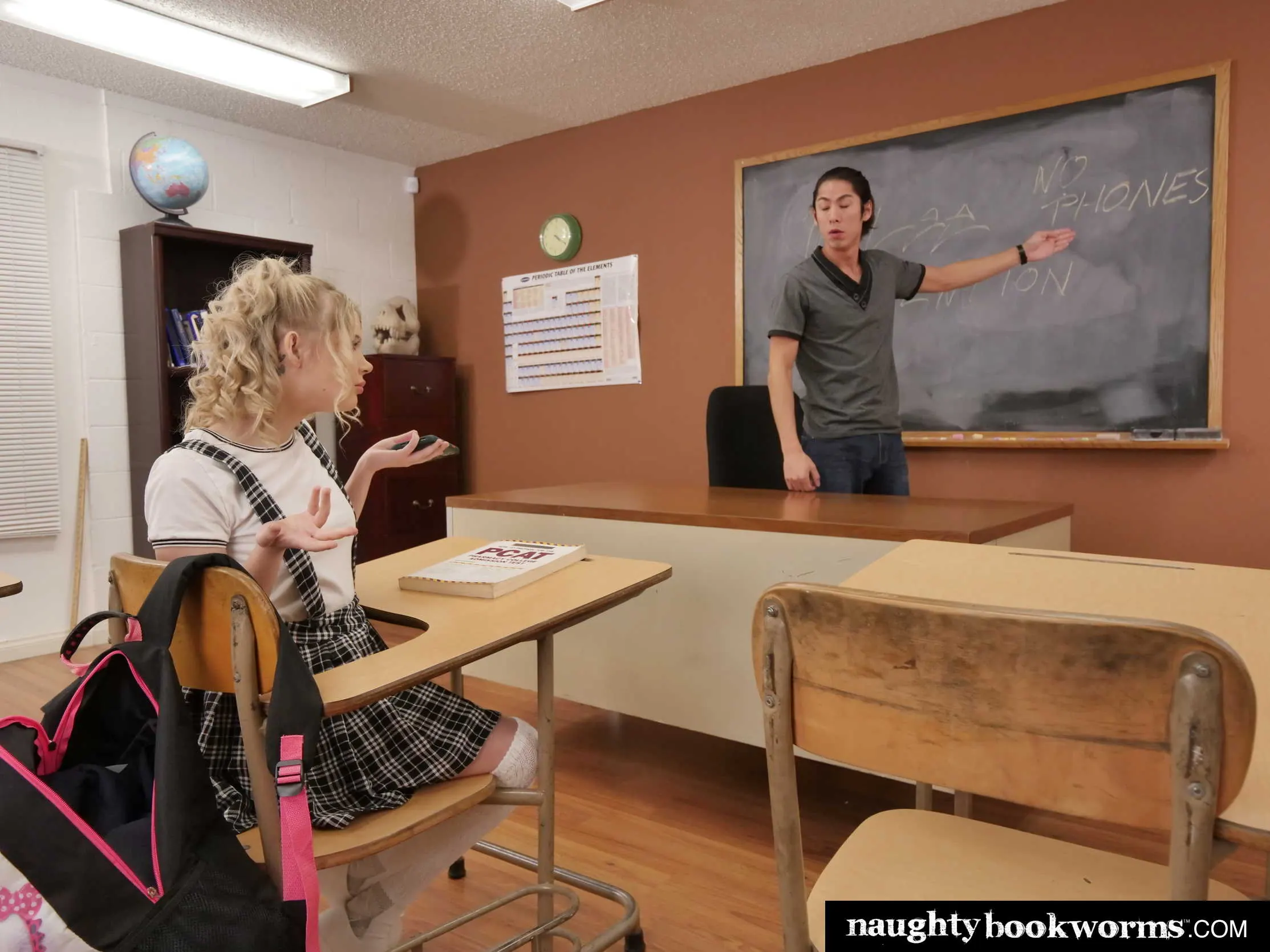 Naughty America 'feels naughty and fucks her Professor in detention' protagonizando Coco Lovelock (foto 140)