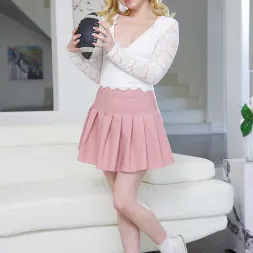 Demi Hawks に 'Naughty America' wants to score on Game Day with her friend's dad (サムネイル 192)