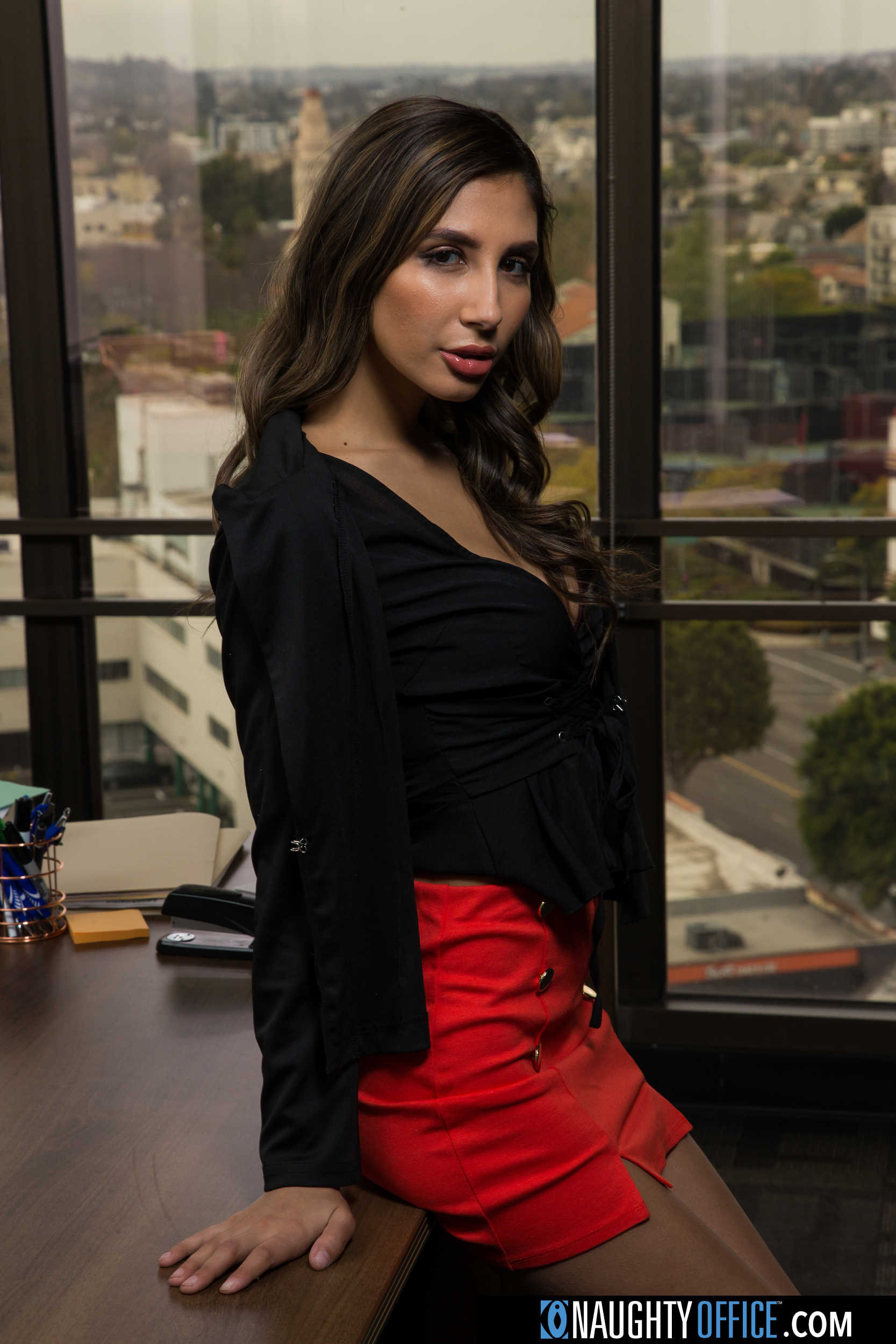 Naughty America 'Naughty Office' protagonizando Gianna Dior (foto 1)