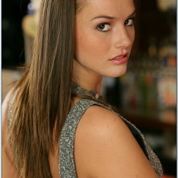 Gracie Glam en 'Naughty America' Gracie glamour sexy y Tori Black se divierten con la camarera (Miniatura 90)