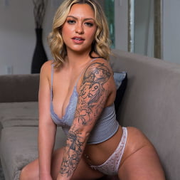 Gypsy Rose en 'Naughty America' Toda la rosa gitana natural y sexy folla y chupa y se ensucia con la polla rígida del padre de su amiga (Miniatura 88)