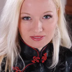 Heidi Hanson に My Friend's Hot Mom (写真 1) Heidi Hanson に 'Naughty America' My Friend's Hot Mom (サムネイル 1)