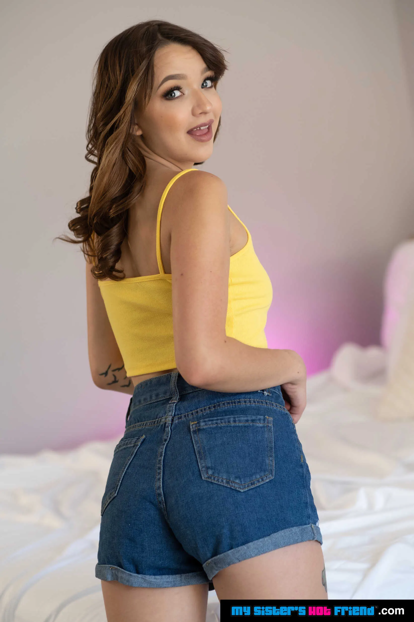 Naughty America 'gets her bushy pussy fucked by her friend's brother' Darsteller Honey Hayes (Foto 168)