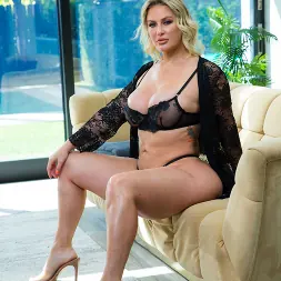 Jenna Starr in 'Naughty America' My Wife's Hot Friend (Thumbnail 13)