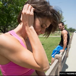 Jenni Lee in 'Naughty America' brings home stranger to fuck after morning run (Thumbnail 18)