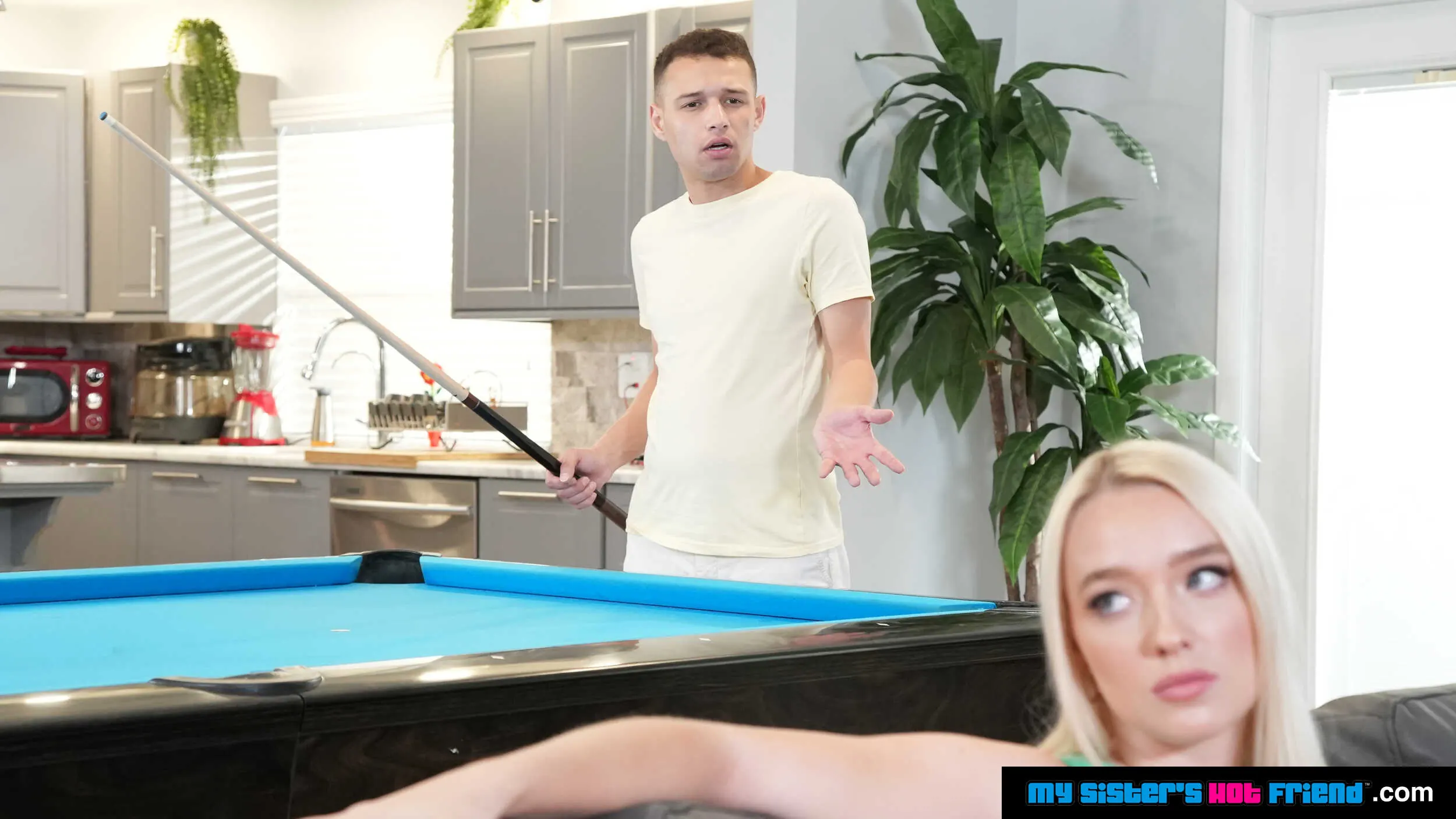 Juliette Mint in 'My Sister's Hot Friend' from 'Naughty America' (Photo 18) Naughty America 'My Sister's Hot Friend' starring Juliette Mint (Photo 18)