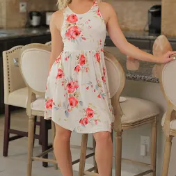 Katie Kush में gets ass licked by friend's daddy (फोटो 1) Katie Kush में 'Naughty America' gets ass licked by friend's daddy (थंबनेल 1)