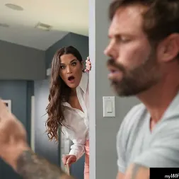 Kendra Heart en 'Naughty America' seduces married man and gets fucked on the table (Miniatura 16)