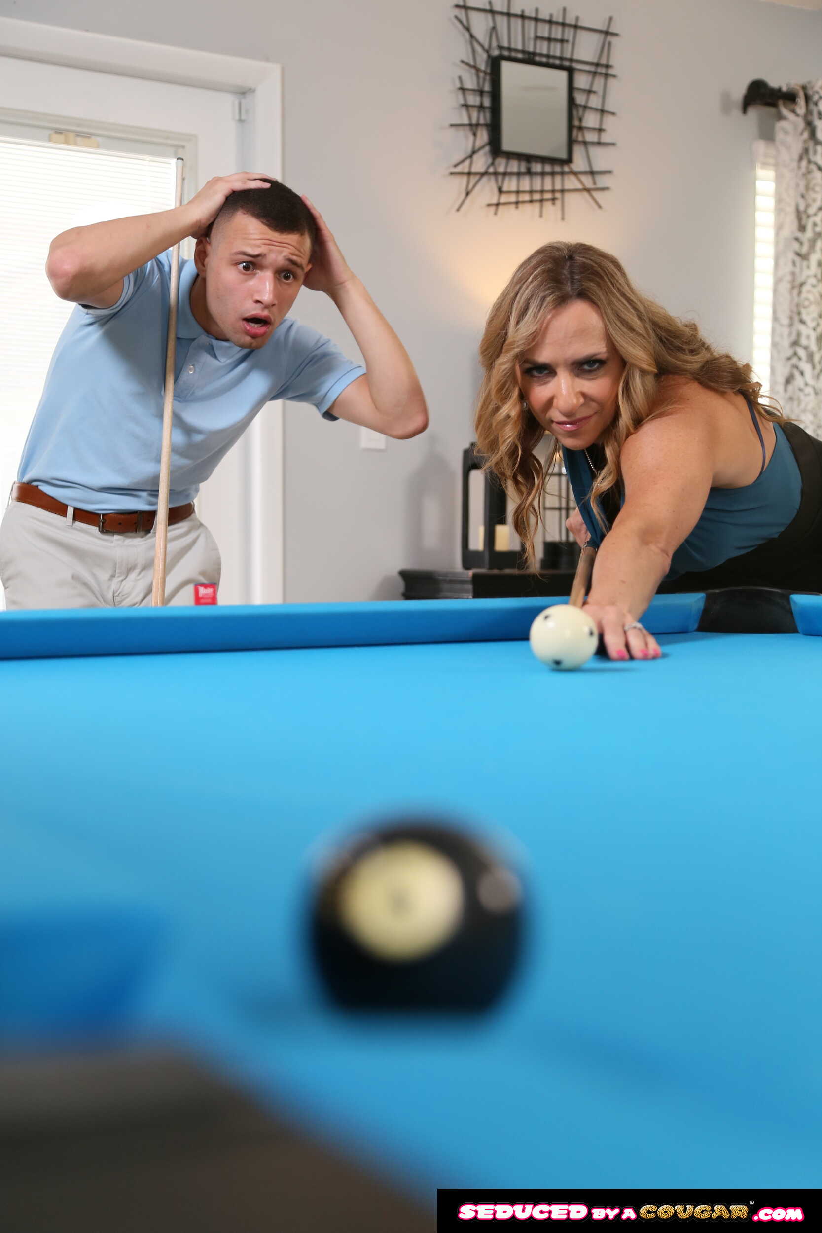 Kenzi Foxx In 'Naughty America' Heiße blonde milf kenzi foxx hektik ist der Billardtischreiniger in ficken ihre nasse Muschi (Ein 15)