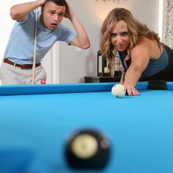Kenzi Foxx In 'Naughty America' Heiße blonde milf kenzi foxx hektik ist der Billardtischreiniger in ficken ihre nasse Muschi (Ein 15)