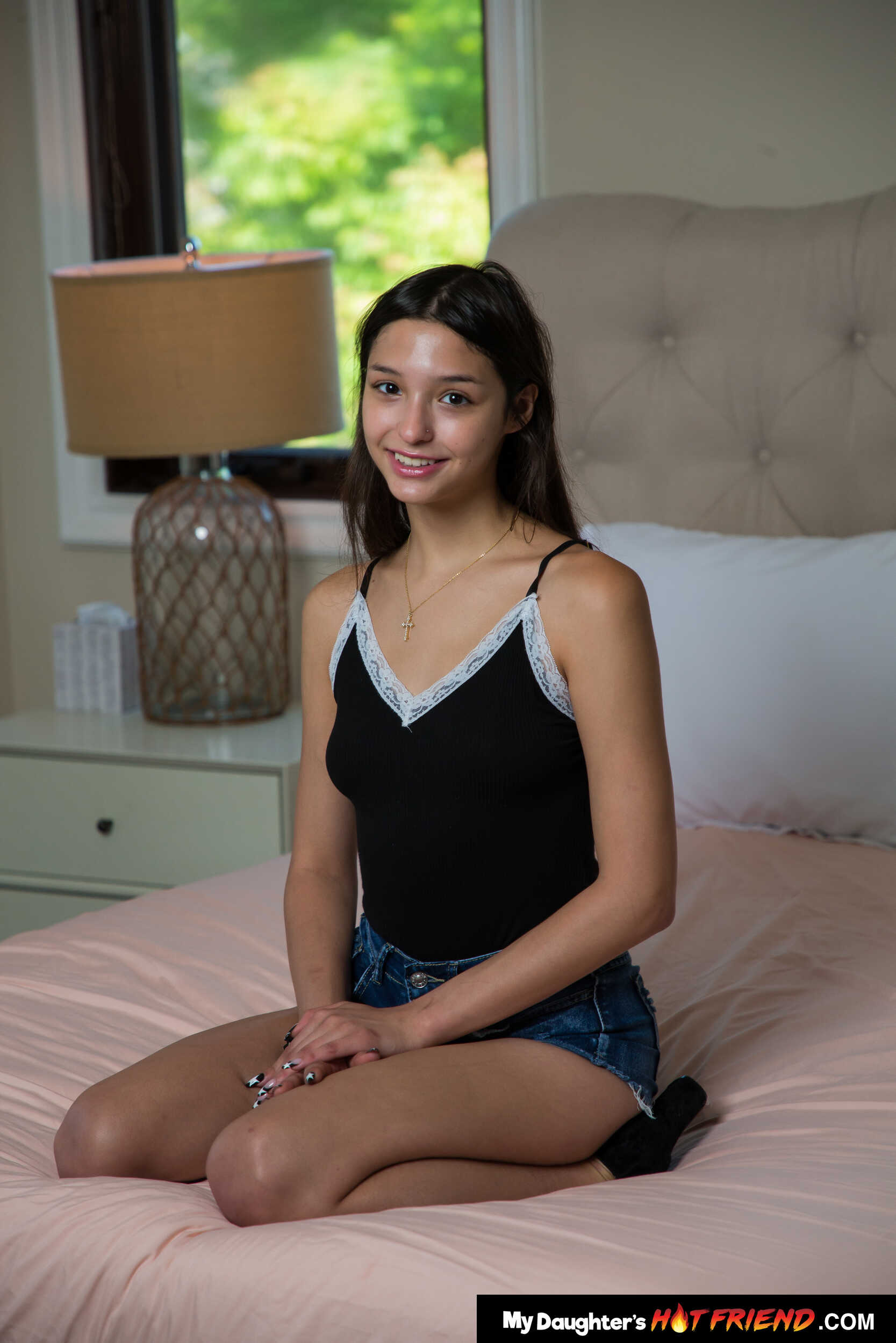Layla Jenner en 'Naughty America' A la adolescente natural Layla Jenner le encanta follar con el padre mayor de su amiga (Miniatura 24)