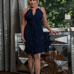 Payton Hall In 'Naughty America' Seduced By A Cougar (Ein 1)