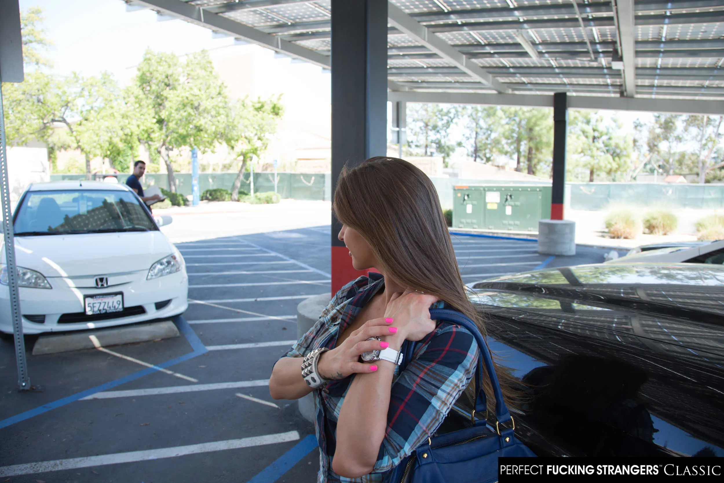 Rachel Roxxx In 'fucks stranger in dorm room' from 'Naughty America' (Foto 8) Naughty America 'fucks stranger in dorm room' Darsteller Rachel Roxxx (Foto 8)