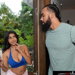 Roxie Sinner में 'Naughty America' रॉक्सी पापी दोस्त के पति को उसके सामने उसकी चूत के साथ खेलकर बहकाता है (थंबनेल 88)