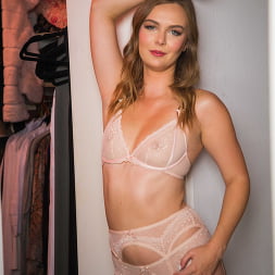 Stella Sedona en 'Naughty America' La rubia cachonda stella sedona seduce y se folla al marido de su mejor amiga (Miniatura 1)
